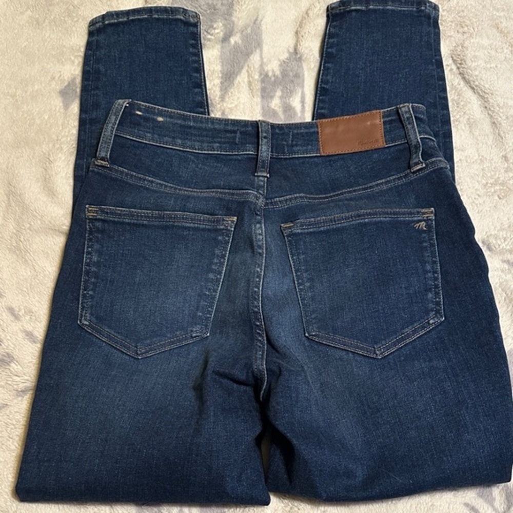 A54.   Madewell Women's curvy high-rise Skinny Jeans - Dark Blue size 26